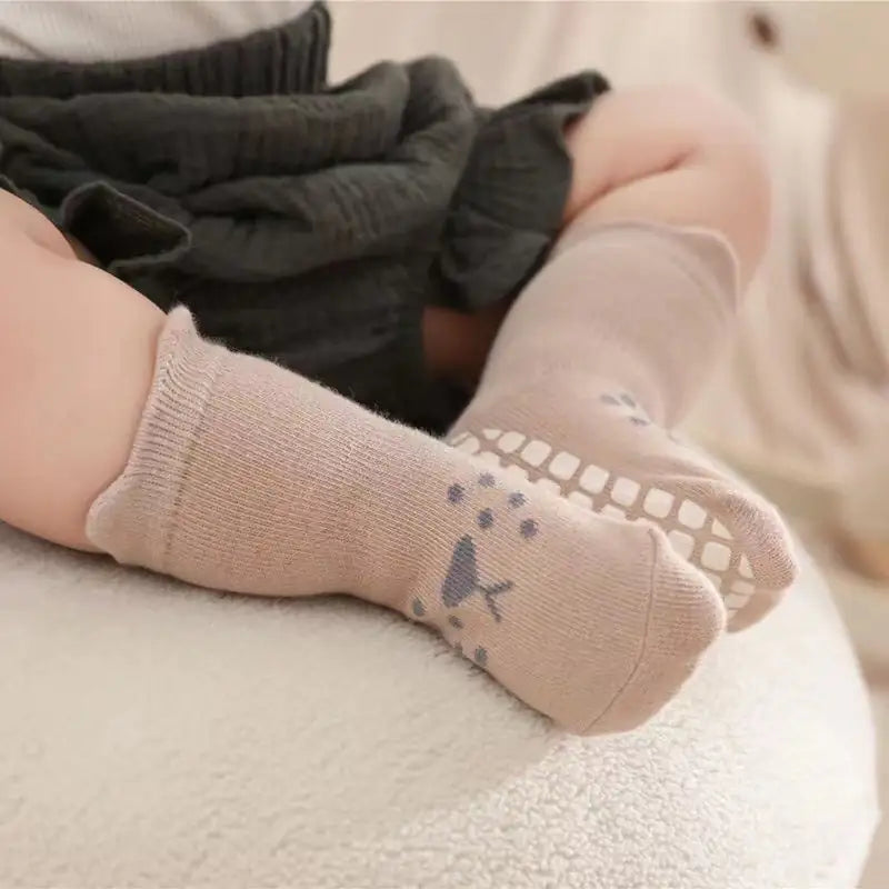 Grippy Socks – Non-Slip, Comfortable, and Stylish Cotton Blend for Everyday Wear