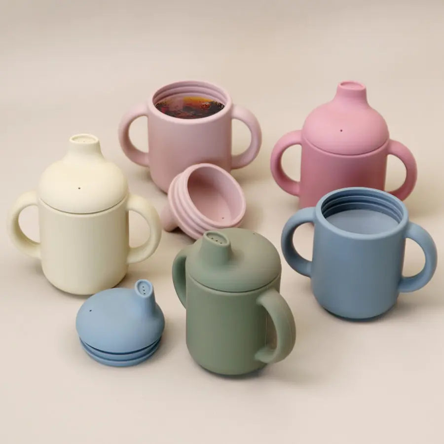 Portable Baby Feeding Cup – Spill-Proof, Ergonomic Design for Easy Mealtime