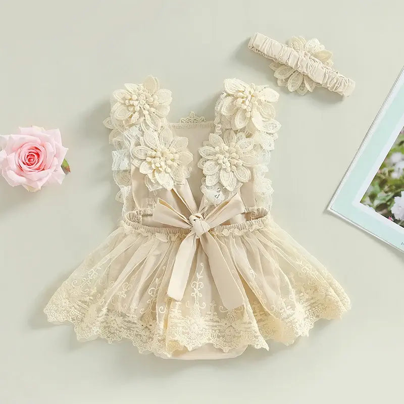 Off-White Sleeveless Romper with Elegant Detailing – Perfect for Special Occasions