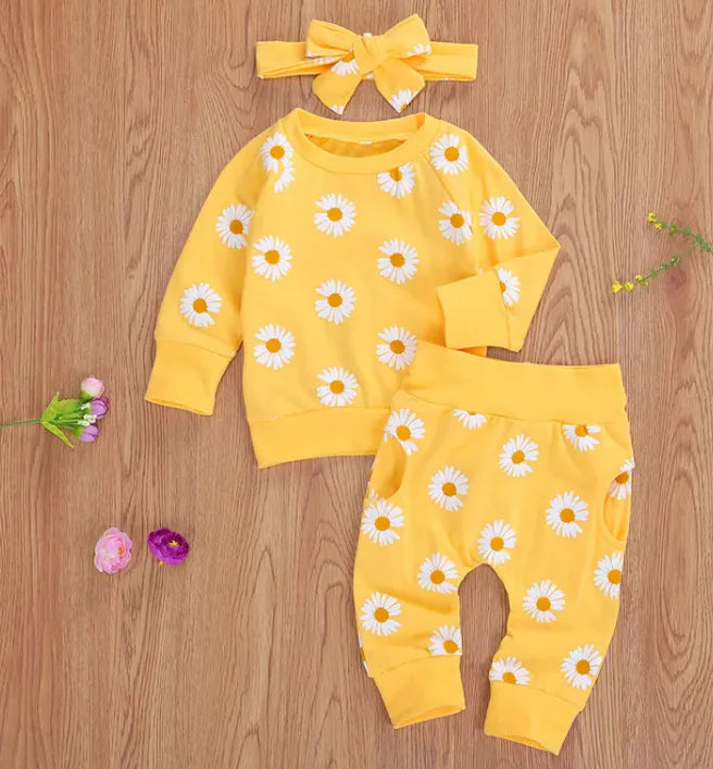 2-Piece Cotton Chrysanthemum Baby Pants Suit – Soft Long Sleeve Set in Yellow, Pink & Green