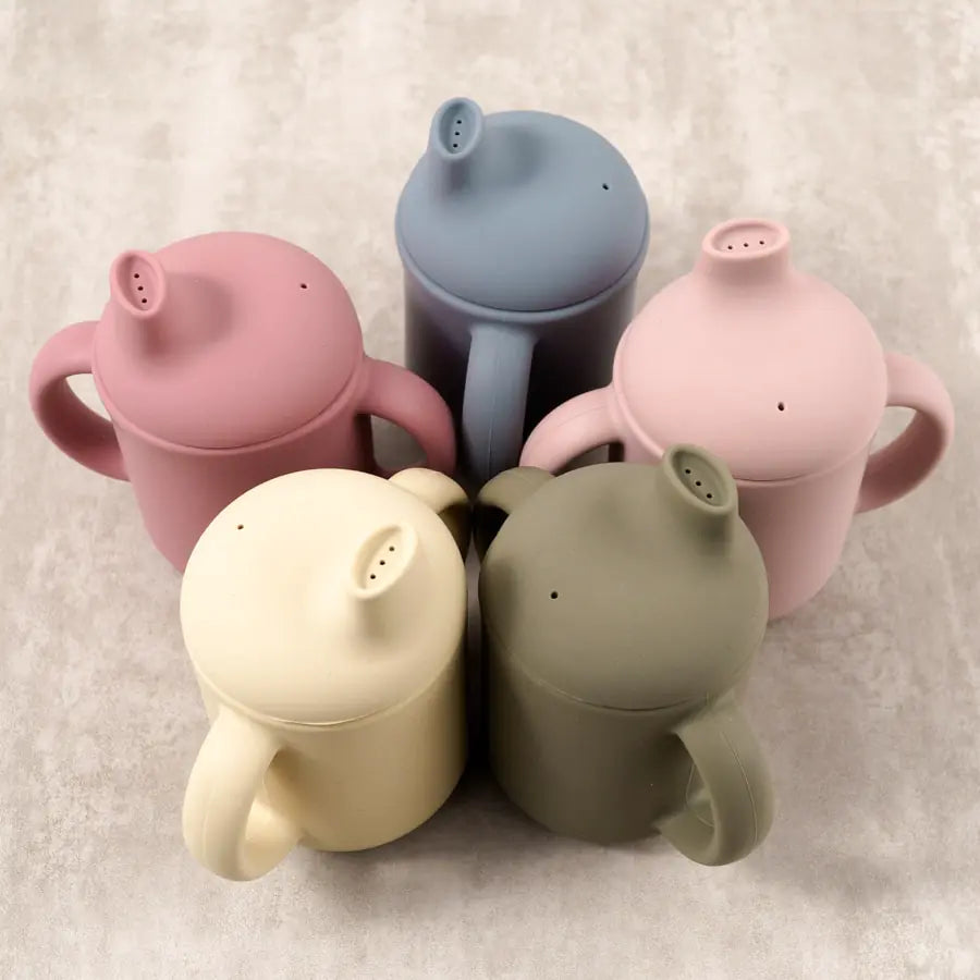 Portable Baby Feeding Cup – Spill-Proof, Ergonomic Design for Easy Mealtime